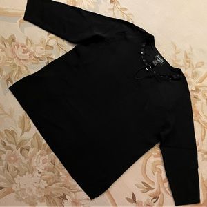 1X black keyhole detail sweater